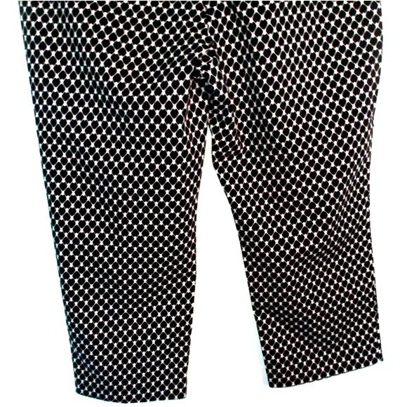 Worthington Women's Modern Fit Mid Rise Black & White Zip Capri Pants Size 10 - Picture 6 of 8